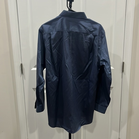 Button down - Picture 2 of 3